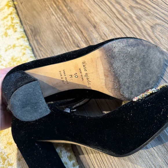 Kate spade used shoes in good condition, one stone is missing - Picture 2 of 5